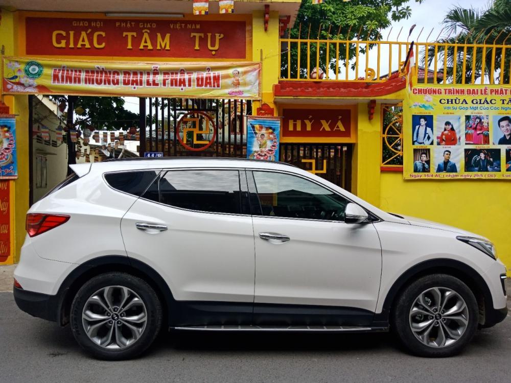 Hyundai Santa Fe 2WD 2017 - Cần bán Santafe 2017 bản tự động full option chạy xăng màu trắng ít đi