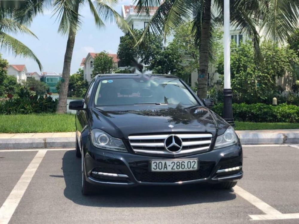 Mercedes-Benz C class C200 2014 - Cần bán gấp Mercedes C200 đời 2014, màu đen, giá chỉ 879 triệu