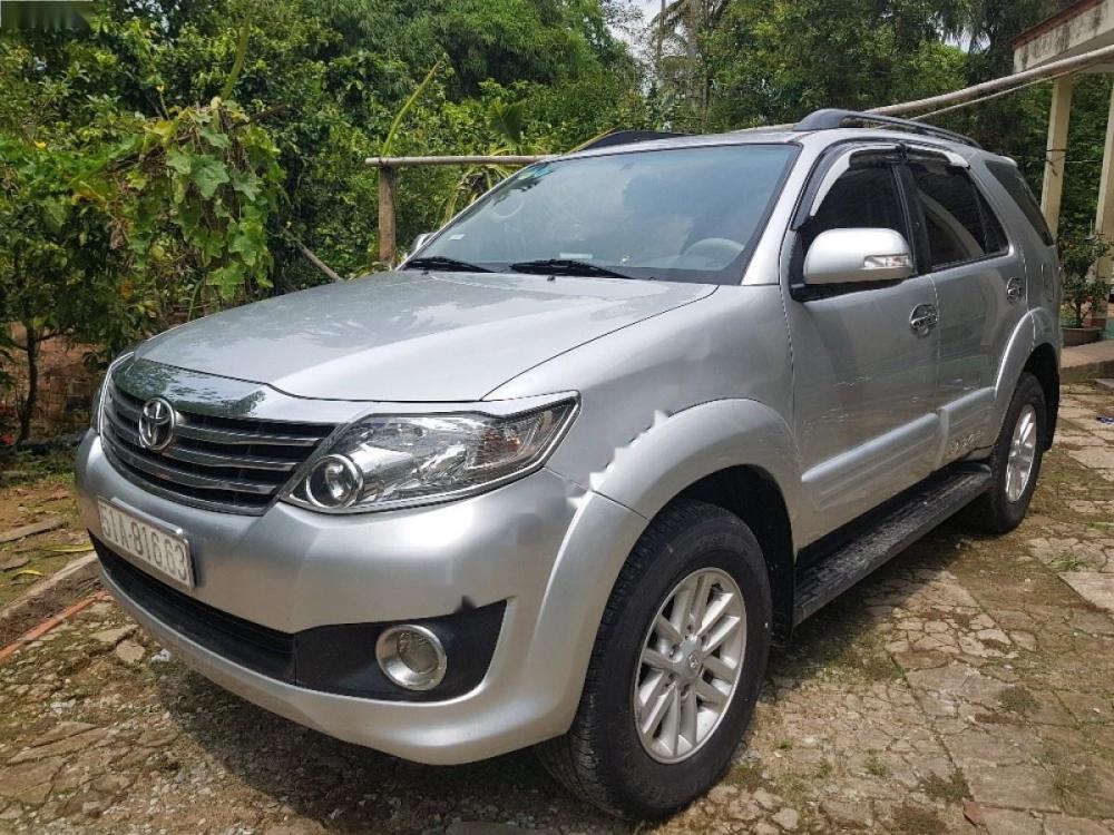 Toyota Fortuner 2.7V 4x2 AT 2014 - Cần bán Toyota Fortuner V đời 2014, màu bạc