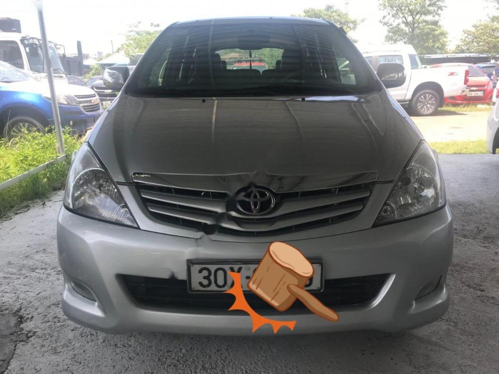 Toyota Innova G 2010 - Cần bán gấp Toyota Innova G năm sản xuất 2010, màu bạc