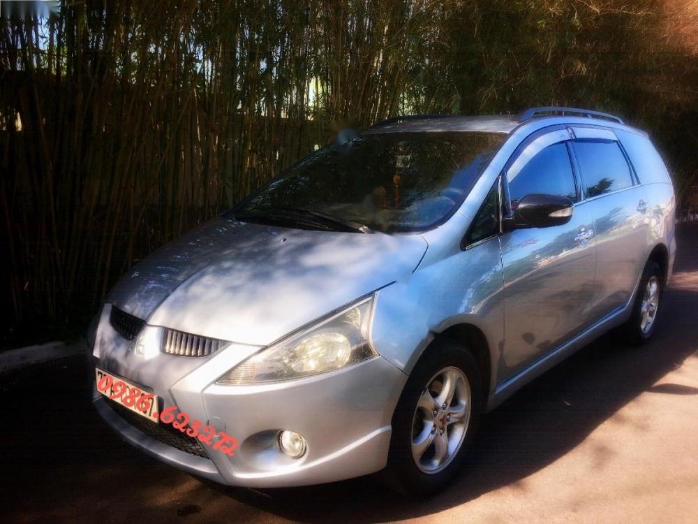 Mitsubishi Grandis 2006 - Cần bán gấp Mitsubishi Grandis sản xuất 2006, màu xám, nhập khẩu