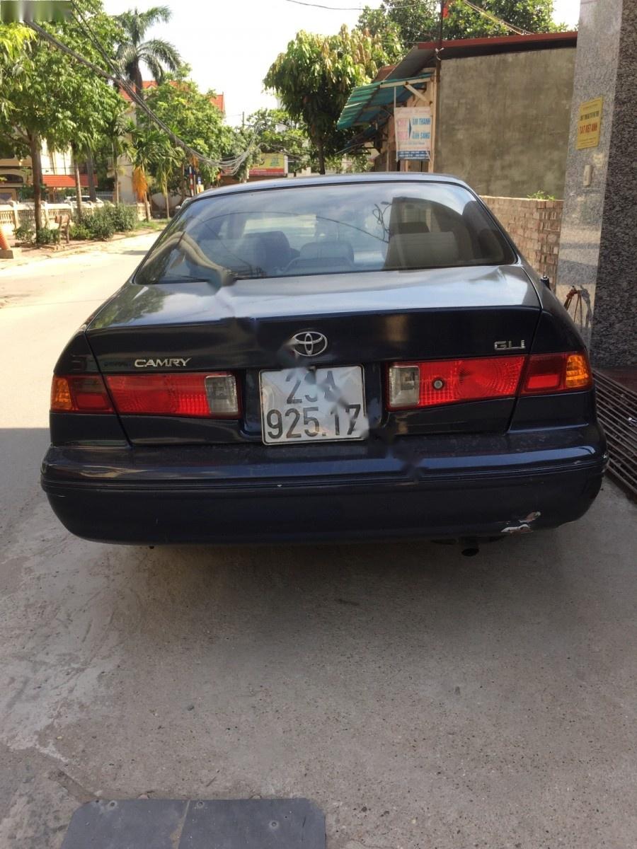 Toyota Camry GLi 2.2 1999 - Bán ô tô Toyota Camry GLi 2.2 đời 1999, màu xanh lam