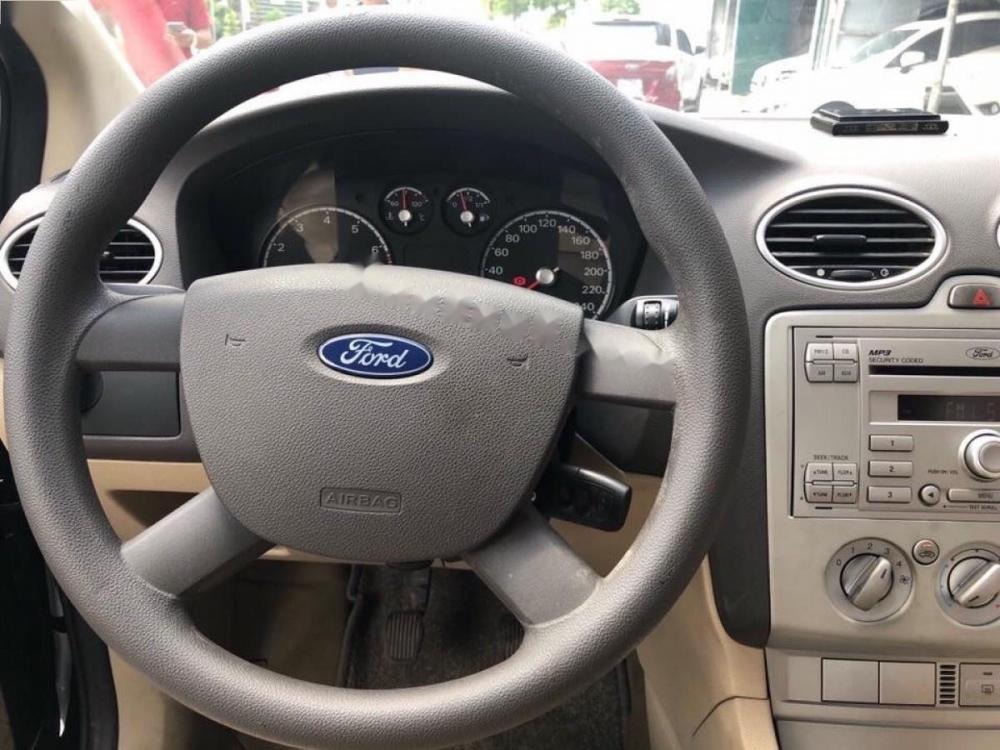 Ford Focus 1.8 MT 2011 - Cần bán gấp Ford Focus 1.8MT 2011, màu đen như mới giá cạnh tranh