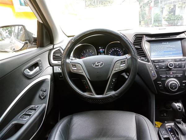 Hyundai Santa Fe 2017 - Cần bán xe Hyundai Santa Fe đời 2017, màu trắng, như mới