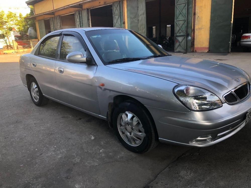 Daewoo Nubira 2002 - Bán Daewoo Nubira 2002, màu bạc xe gia đình