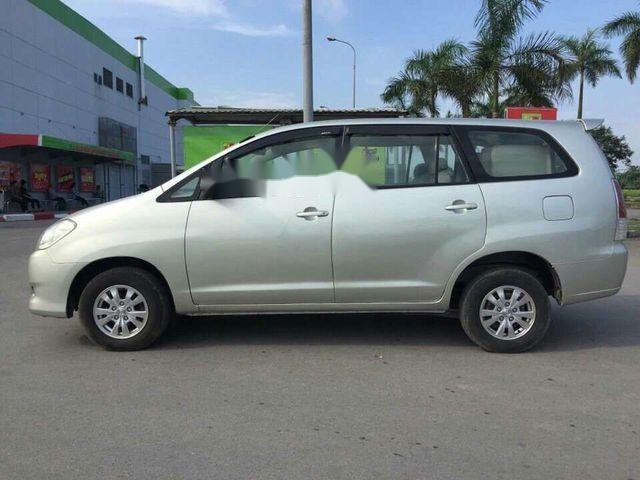 Toyota Innova 2010 - Bán xe Toyota Innova năm sản xuất 2010, màu bạc