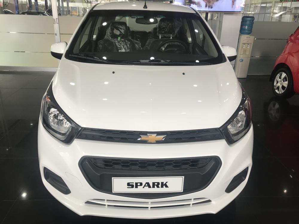 Chevrolet Spark LS 2018 - Bán Spark LS. Hỗ trợ thêm cho khách hàng, đăng ký chạy Grab khí đạt được 70 cuốc