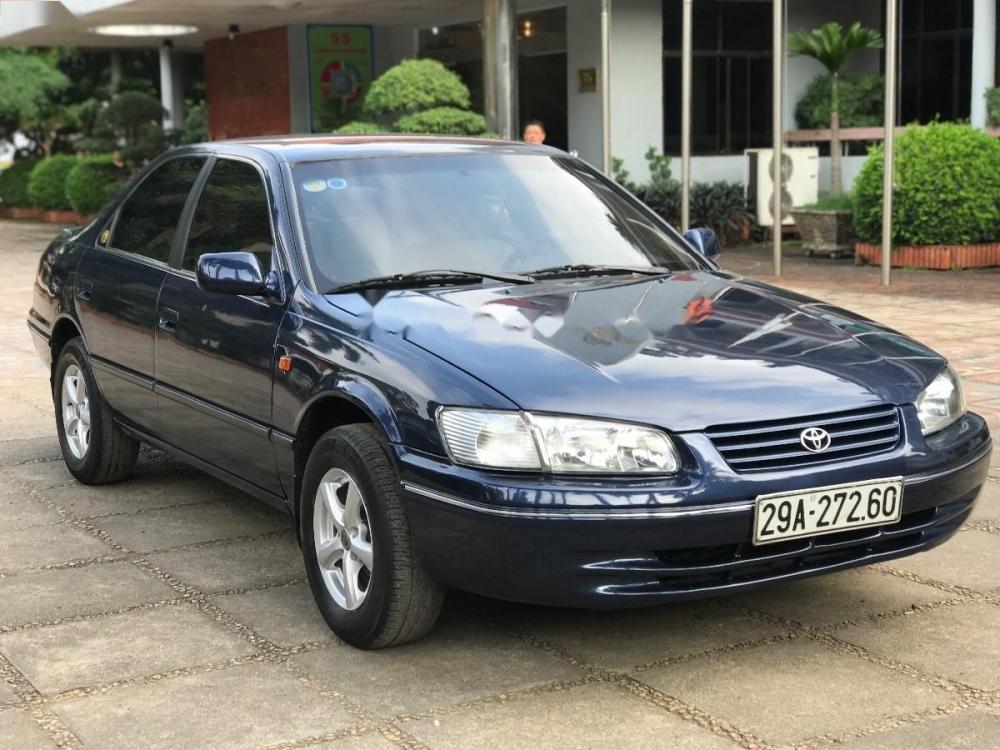 Toyota Camry 2.2 MT 1998 - Bán Toyota Camry 2.2 MT sản xuất năm 1998, màu xanh lam, nhập khẩu, giá tốt