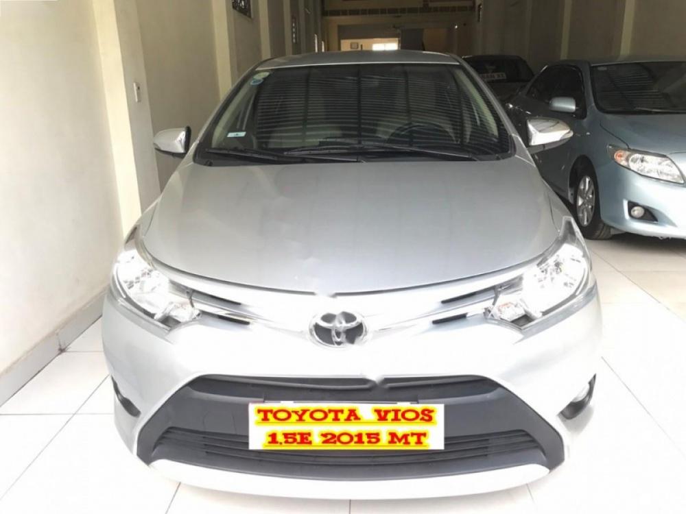 Toyota Vios 1.5E 2015 - Bán ô tô Toyota Vios 1.5E sản xuất 2015, màu bạc