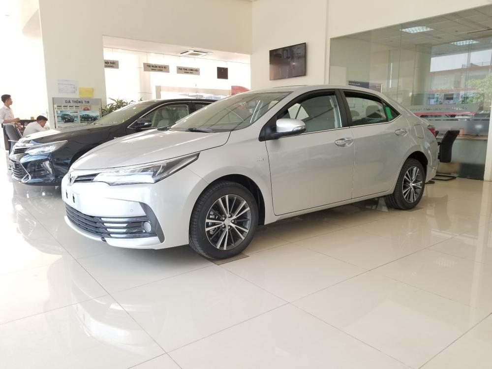 Toyota Corolla altis 2.0V Luxury 2018 - Bán Toyota Corolla Altis 2.0V Luxury đời 2017 - màu bạc - Hỗ trợ trả góp 90%, bảo hành chính hãng 3 năm/Hotline: 0898.16.8118