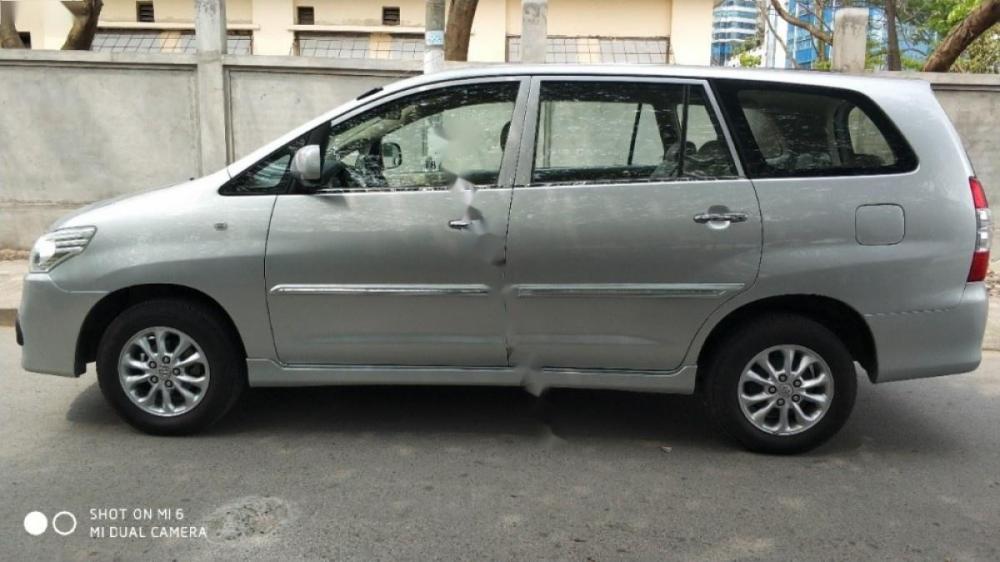 Toyota Innova MT 2014 - Cần bán Toyota Innova MT sản xuất năm 2014, màu bạc, nhập khẩu chính chủ