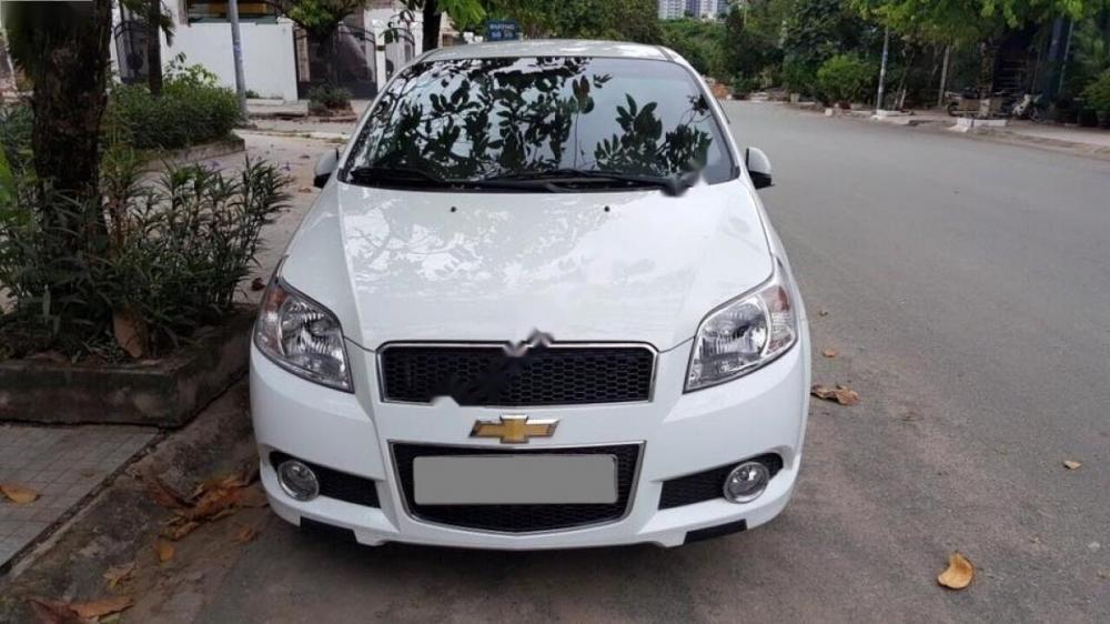 Chevrolet Aveo LT 1.4 MT 2017 - Bán ô tô Chevrolet Aveo LT 1.4 MT 2017, màu trắng xe gia đình