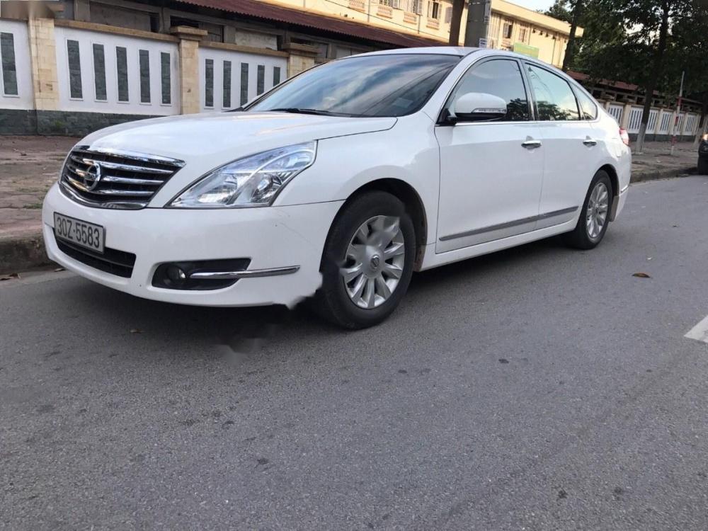 Nissan Teana 2010 - Cần bán Nissan Teana đời 2010, màu trắng, xe nhập