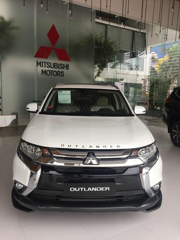 Mitsubishi Outlander 2.4 Premium 2018 - Bán Mitsubishi Outlander 2.4 CVT Premium đời 2018, màu trắng