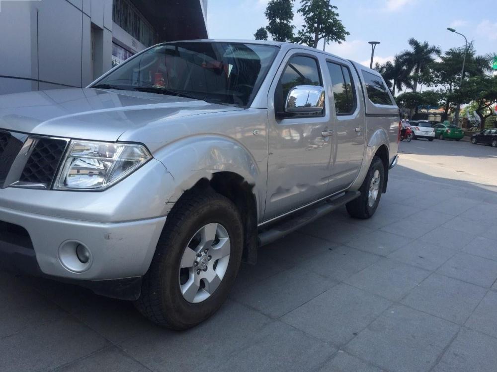 Nissan Navara LE 2.5MT 4WD 2014 - Bán Nissan Navara LE 2.5MT 4WD đời 2014, màu bạc, xe nhập chính chủ