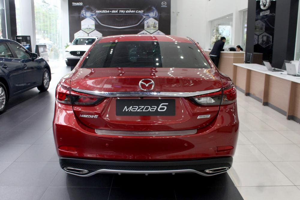 Mazda 6 2.0L Premium 2018 - Cần bán xe Mazda 6 2.0L Premium sản xuất 2018, màu đỏ, giá 899tr