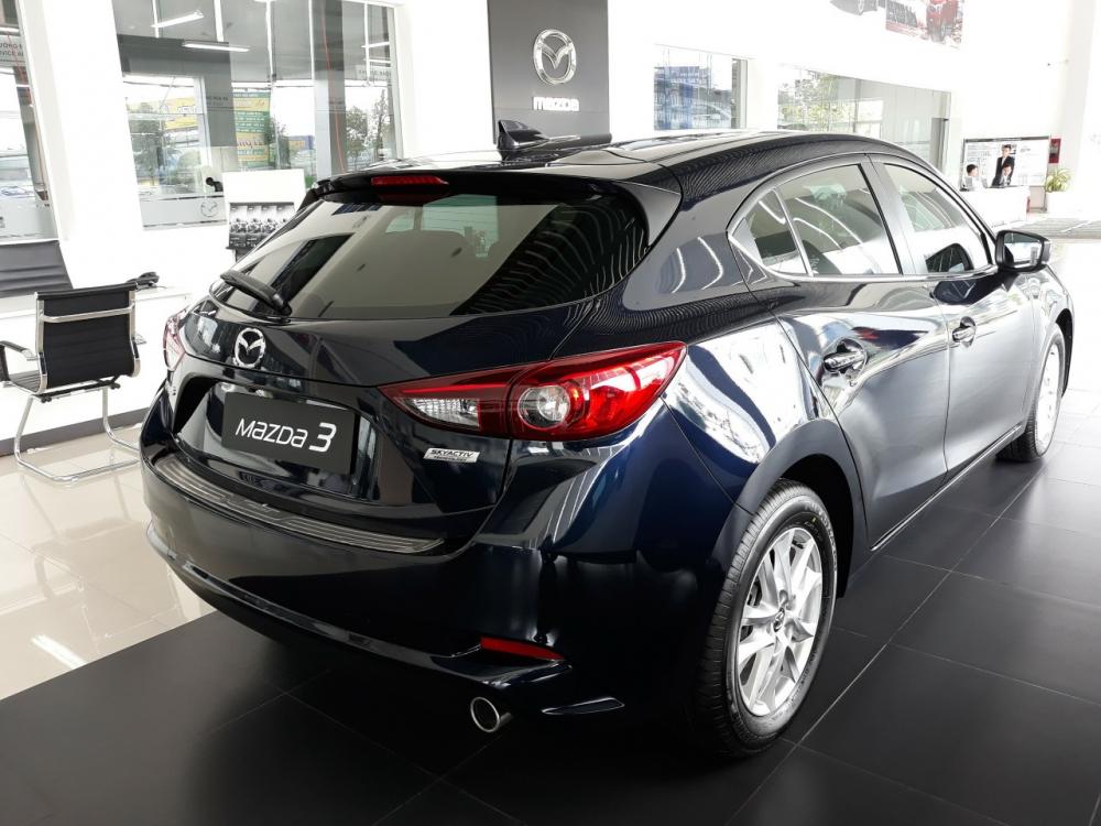 Mazda 3 2018 - Bán xe Mazda 3 hatchback năm sản xuất 2018, xe giao ngay, trả trước từ 186 triệu, LH 0932326725