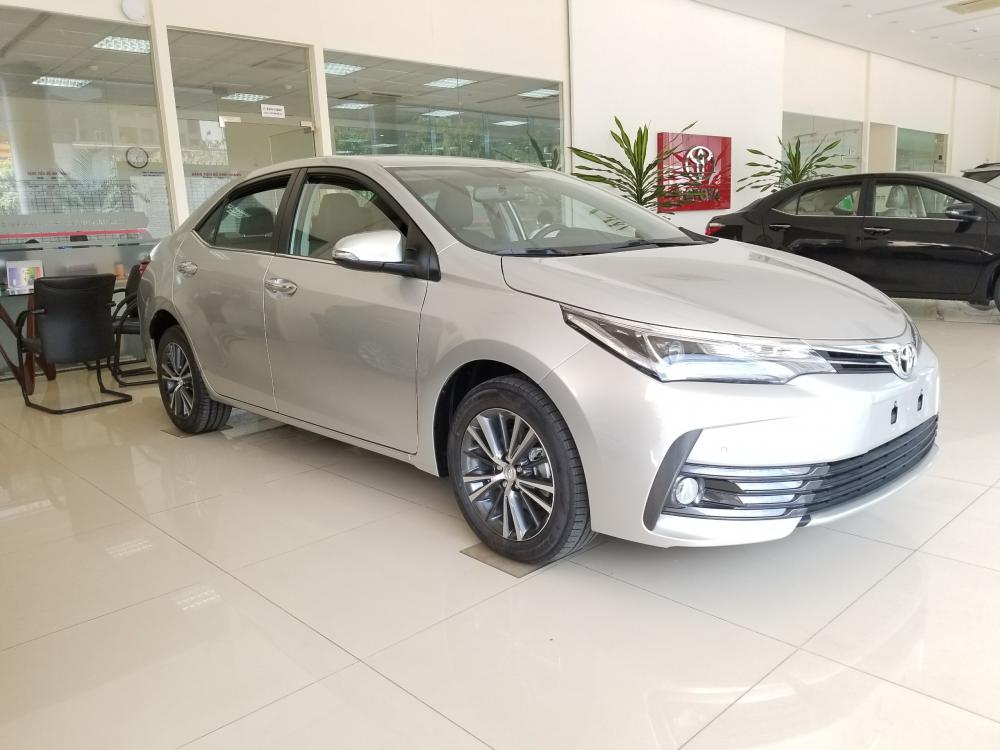 Toyota Corolla altis 2.0V Luxury 2018 - Bán Toyota Corolla Altis 2.0V Luxury đời 2017 - màu bạc - Hỗ trợ trả góp 90%, bảo hành chính hãng 3 năm/Hotline: 0898.16.8118