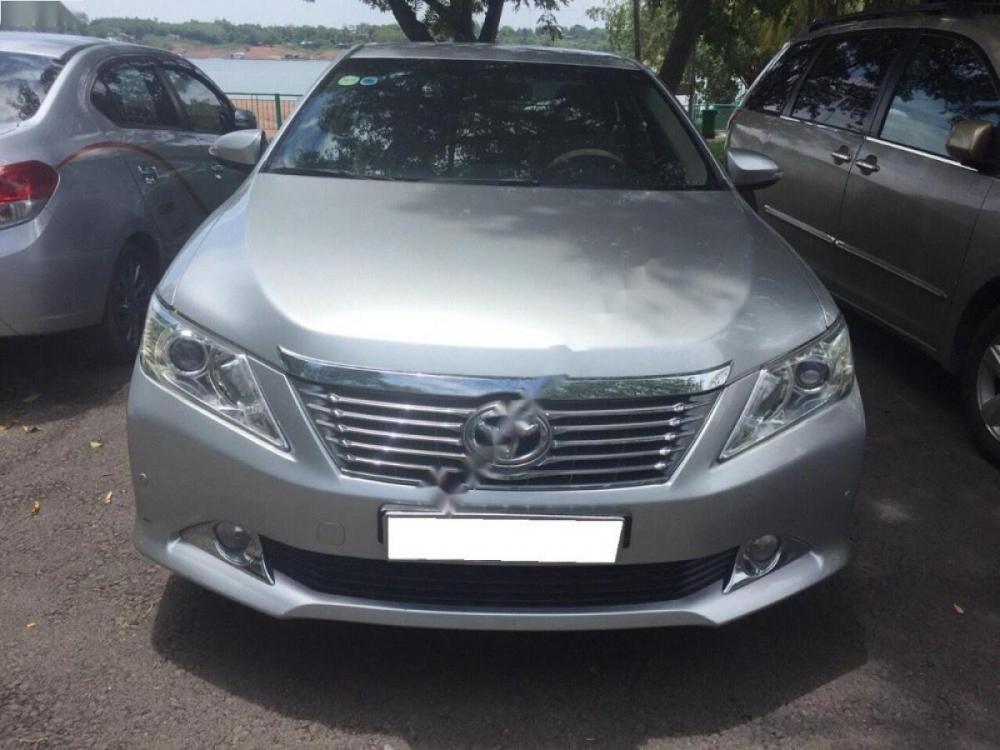 Toyota Camry 2.5G 2013 - Cần bán lại xe Toyota Camry 2.5G 2013, màu bạc số tự động