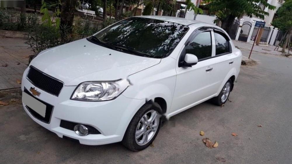 Chevrolet Aveo LT 1.4 MT 2017 - Bán ô tô Chevrolet Aveo LT 1.4 MT 2017, màu trắng xe gia đình