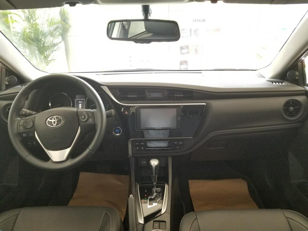 Toyota Corolla altis 2.0V Luxury 2018 - Bán Toyota Corolla Altis 2.0V Luxury đời 2017 - màu bạc - Hỗ trợ trả góp 90%, bảo hành chính hãng 3 năm/Hotline: 0898.16.8118