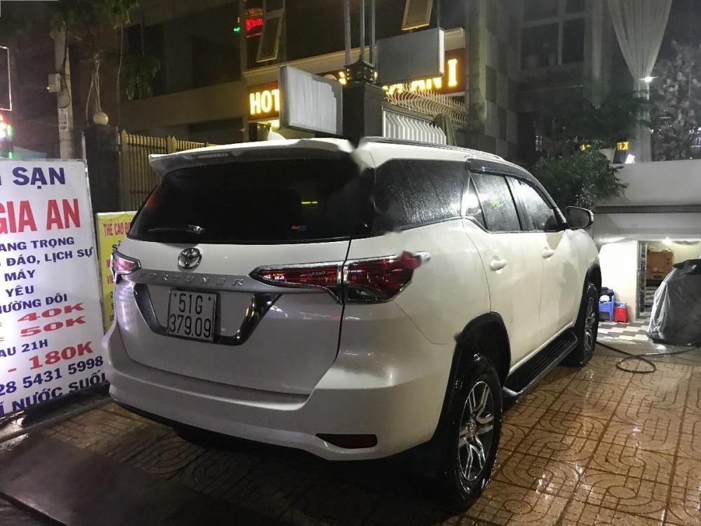 Toyota Fortuner 2017 - Bán xe Toyota Fortuner năm sản xuất 2017, màu trắng, xe nhập mới chạy 11.000km