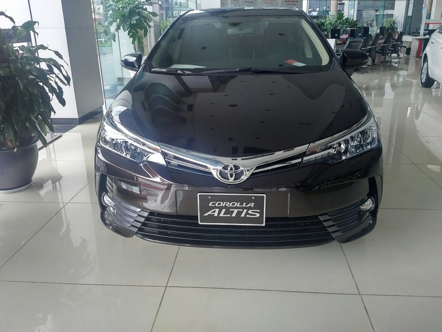 Toyota Corolla altis 1.8E CVT 2018 - Bán Toyota Corolla Altis 1.8E CVT 2018 - màu nâu - Hỗ trợ trả góp 90%, bảo hành chính hãng 3 năm/Hotline: 0898.16.8118