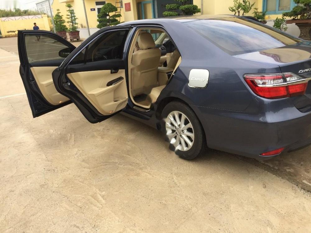 Toyota Camry 2016 - Bán xe Toyota Camry đời 2016, màu xanh lam chính chủ