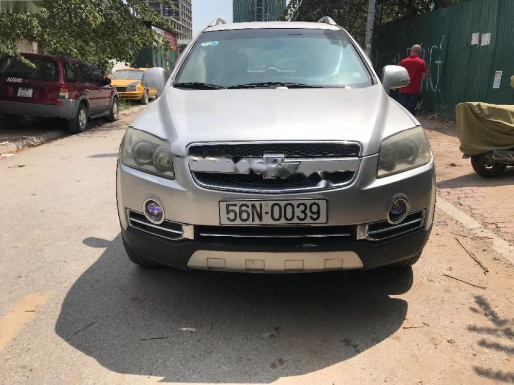 Chevrolet Captiva LT 2009 - Bán ô tô Chevrolet Captiva LT đời 2009, màu bạc số sàn