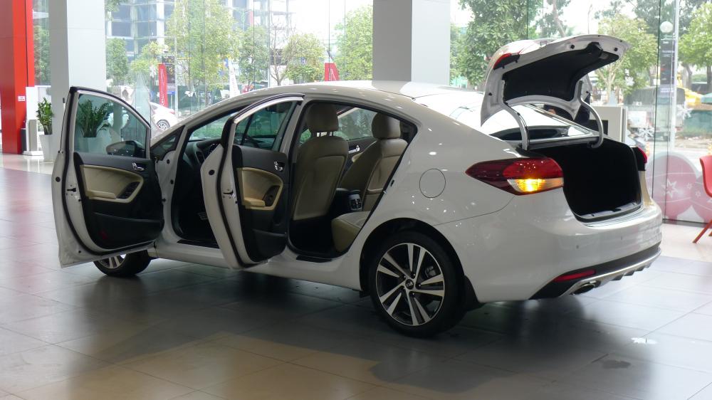 Kia Cerato AT 1.6 2018 - Bán Kia Cerato - hỗ trợ vay trả góp 90% giá trị xe - LH: 0986530504