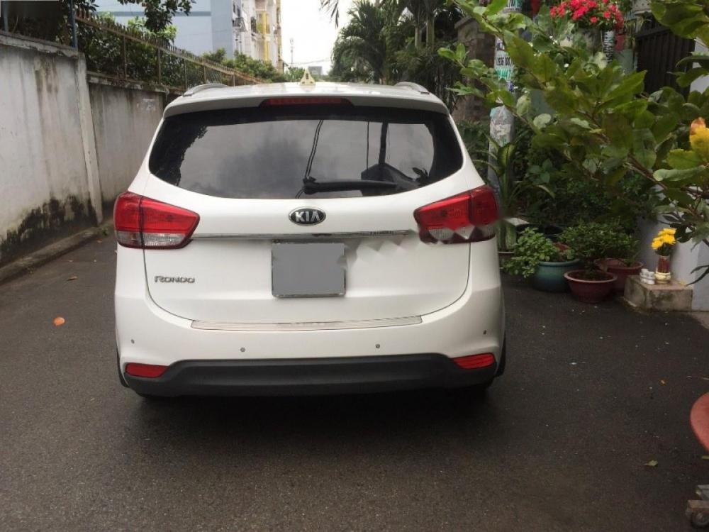 Kia Rondo GAT 2017 - Bán Kia Rondo GAT đời 2017, màu trắng, 615 triệu