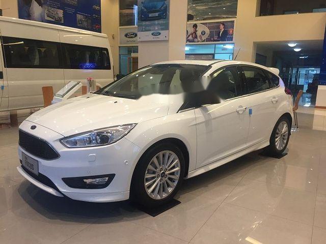 Ford Focus 2018 - Bán xe Ford Focus đời 2018, màu trắng, giá tốt