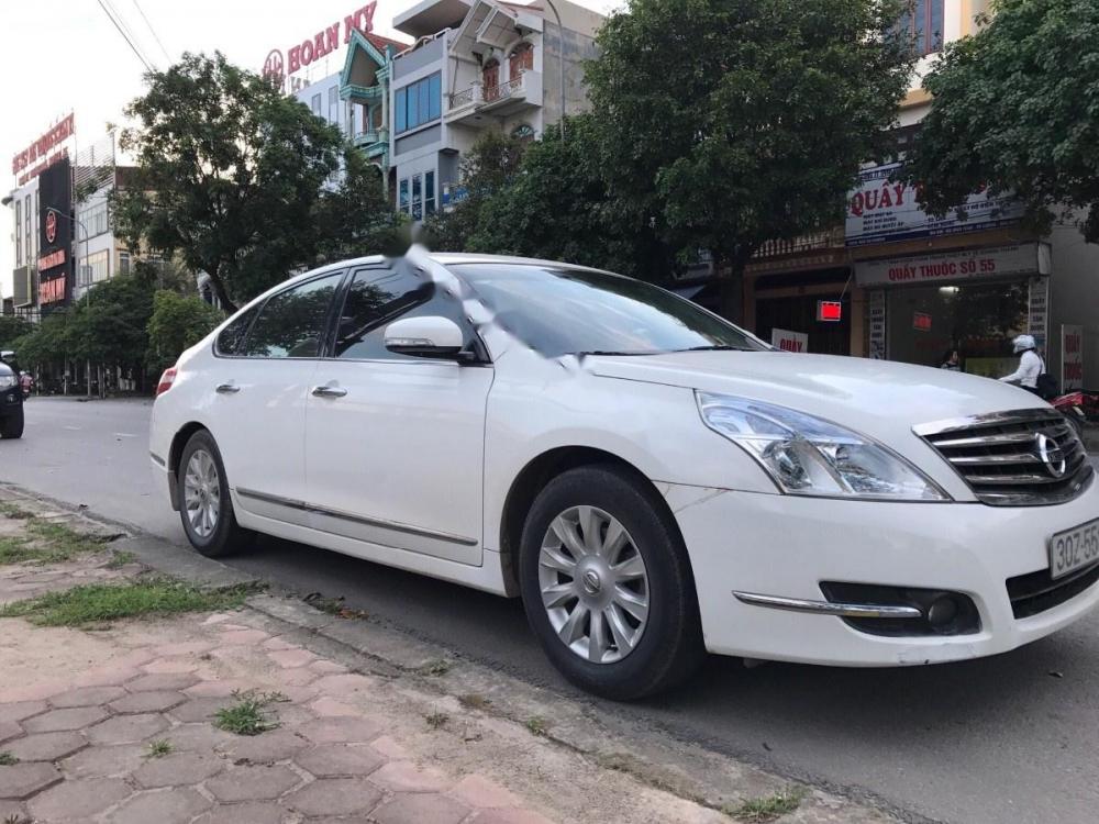 Nissan Teana 2010 - Cần bán Nissan Teana đời 2010, màu trắng, xe nhập