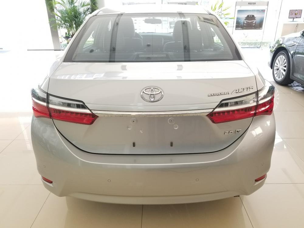 Toyota Corolla altis 2.0V Luxury 2018 - Bán Toyota Corolla Altis 2.0V Luxury đời 2017 - màu bạc - Hỗ trợ trả góp 90%, bảo hành chính hãng 3 năm/Hotline: 0898.16.8118