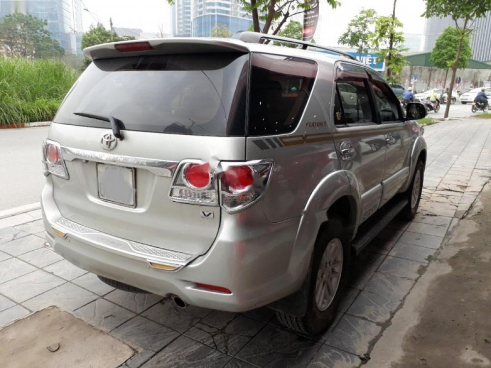 Toyota Fortuner 2.7V 2013 - Bán Toyota Fortuner 2.7V sản xuất năm 2013, màu bạc