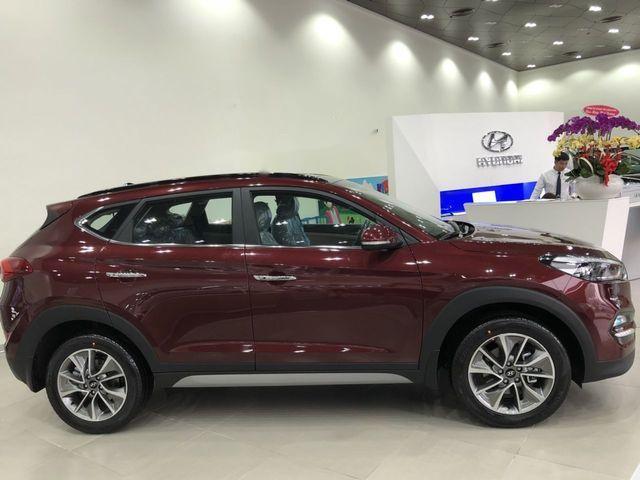 Hyundai Tucson 2018 - Cần bán Hyundai Tucson đời 2018, màu đỏ, giá tốt