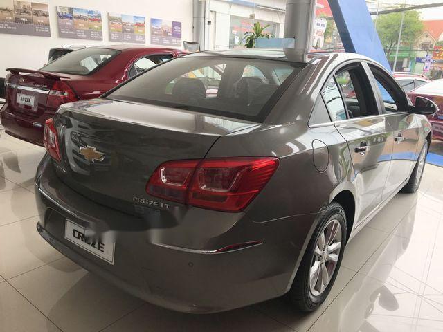 Chevrolet Cruze 2018 - Bán xe Chevrolet Cruze đời 2018, màu xám, có sẵn giao liền