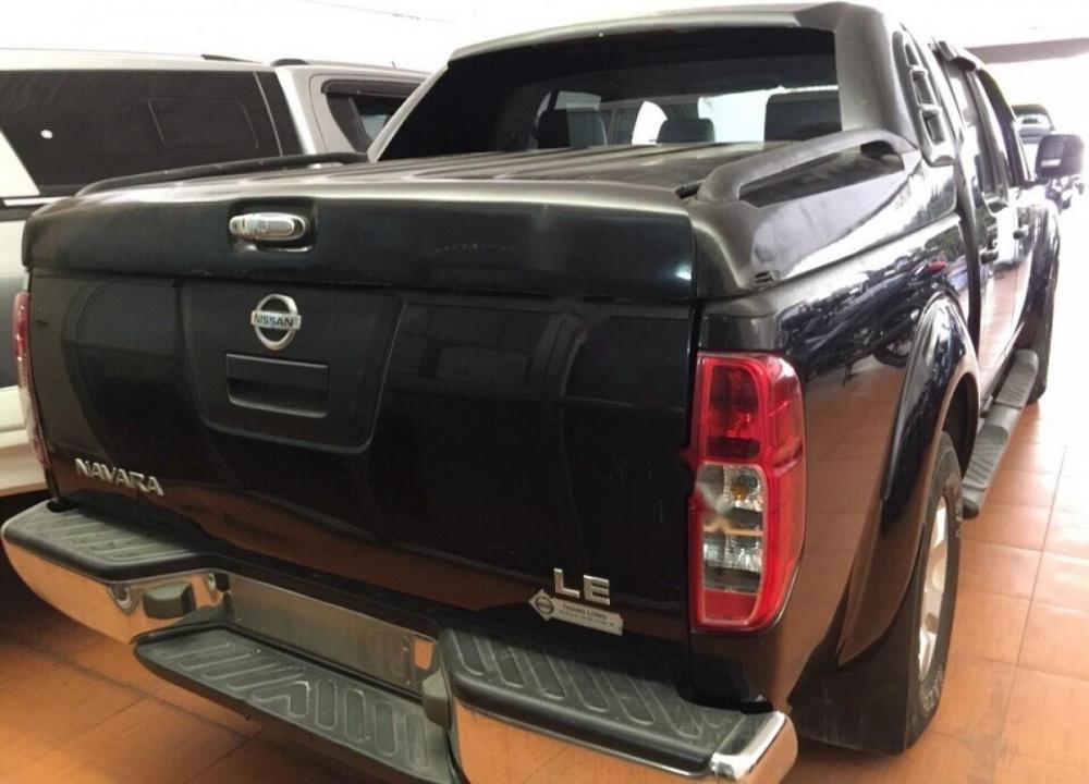 Nissan Navara LE 2.5MT 4WD 2013 - Bán ô tô Nissan Navara LE 2.5MT 4WD đời 2013, màu đen, xe nhập chính chủ