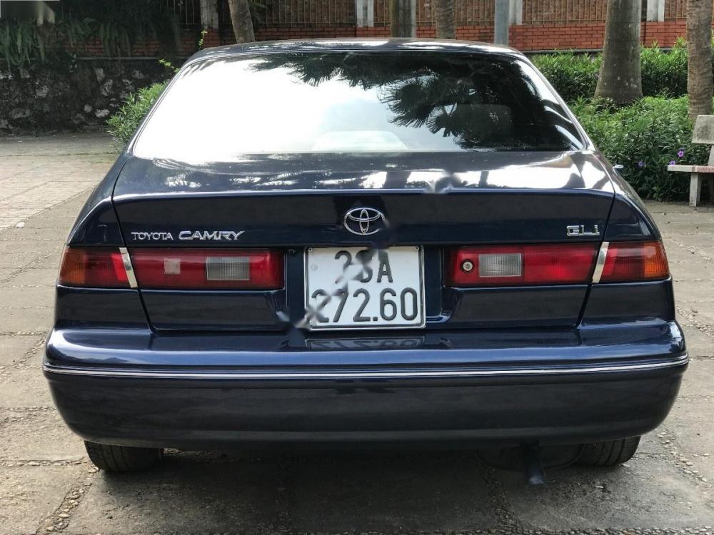 Toyota Camry 2.2 MT 1998 - Bán Toyota Camry 2.2 MT sản xuất năm 1998, màu xanh lam, nhập khẩu, giá tốt