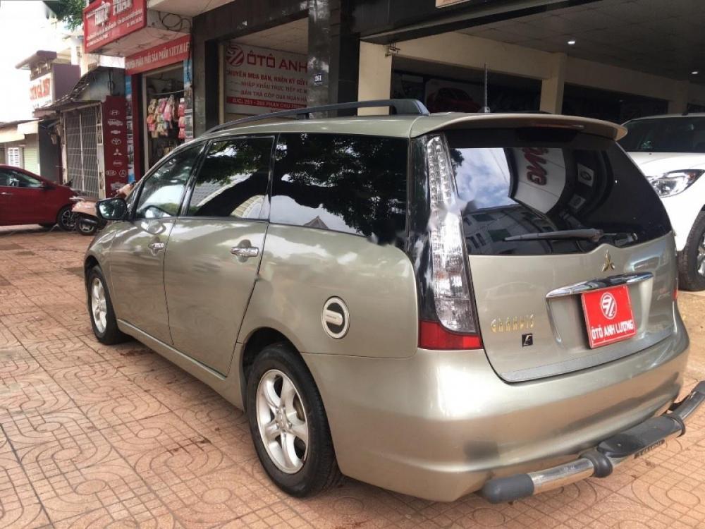 Mitsubishi Grandis 2.4 AT 2006 - Bán Mitsubishi Grandis 2.4 AT đời 2006, màu vàng, giá 375tr