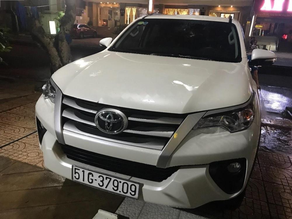 Toyota Fortuner 2017 - Bán xe Toyota Fortuner năm sản xuất 2017, màu trắng, xe nhập mới chạy 11.000km