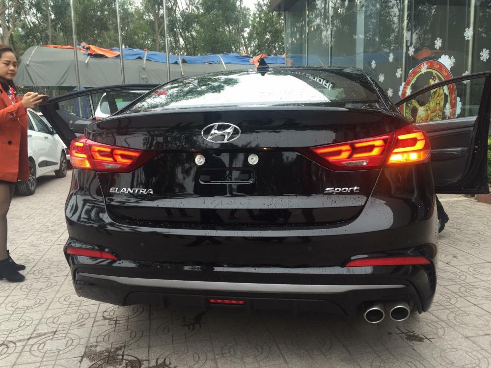 Hyundai Elantra 1.6 MT 2018 - Bán Hyundai Elantra 2018, chỉ từ 560tr, lấy xe ngay chỉ cần 130tr, hỗ trợ vay ngân hàng 90%. LH: 0939.617.271