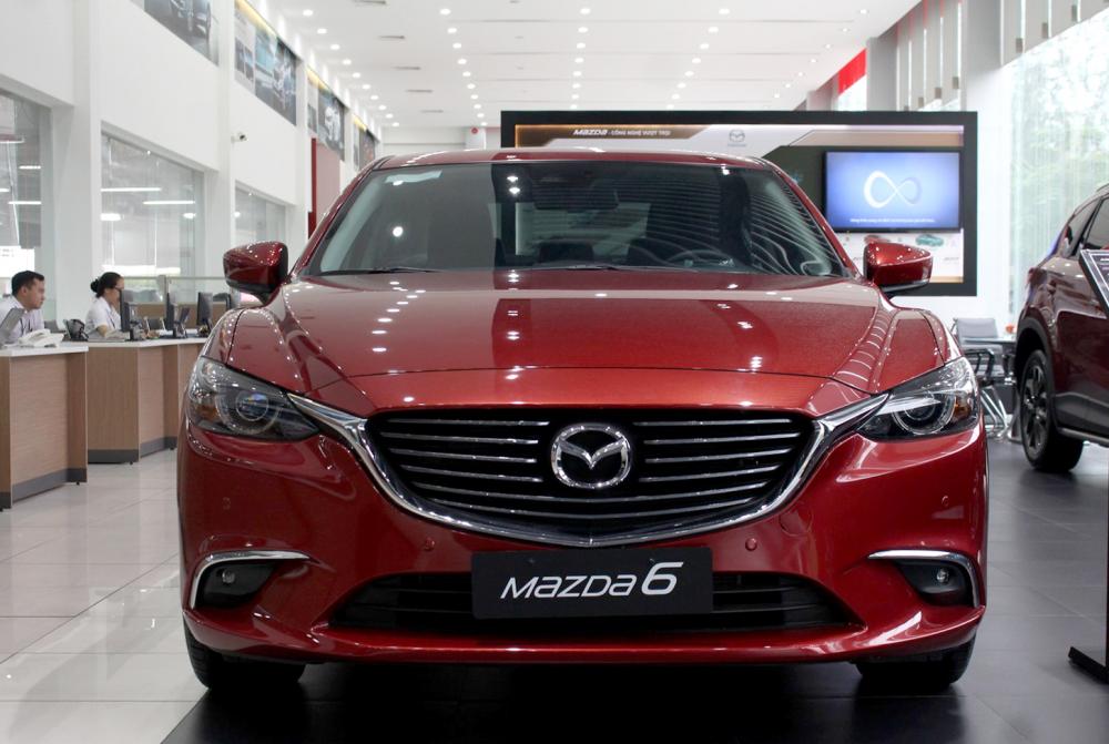 Mazda 6 2.0L Premium 2018 - Cần bán xe Mazda 6 2.0L Premium sản xuất 2018, màu đỏ, giá 899tr