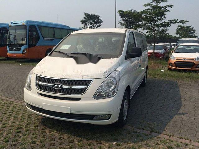 Hyundai Starex 2016 - Cần bán xe Hyundai Starex năm sản xuất 2016, màu trắng, 9 chỗ máy xăng