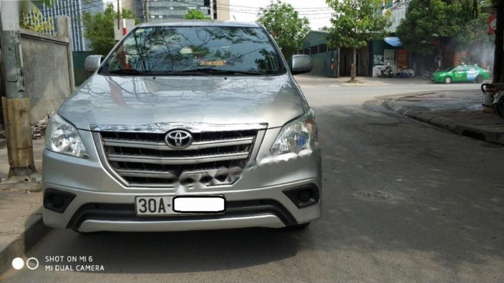 Toyota Innova MT 2014 - Cần bán Toyota Innova MT sản xuất năm 2014, màu bạc, nhập khẩu chính chủ