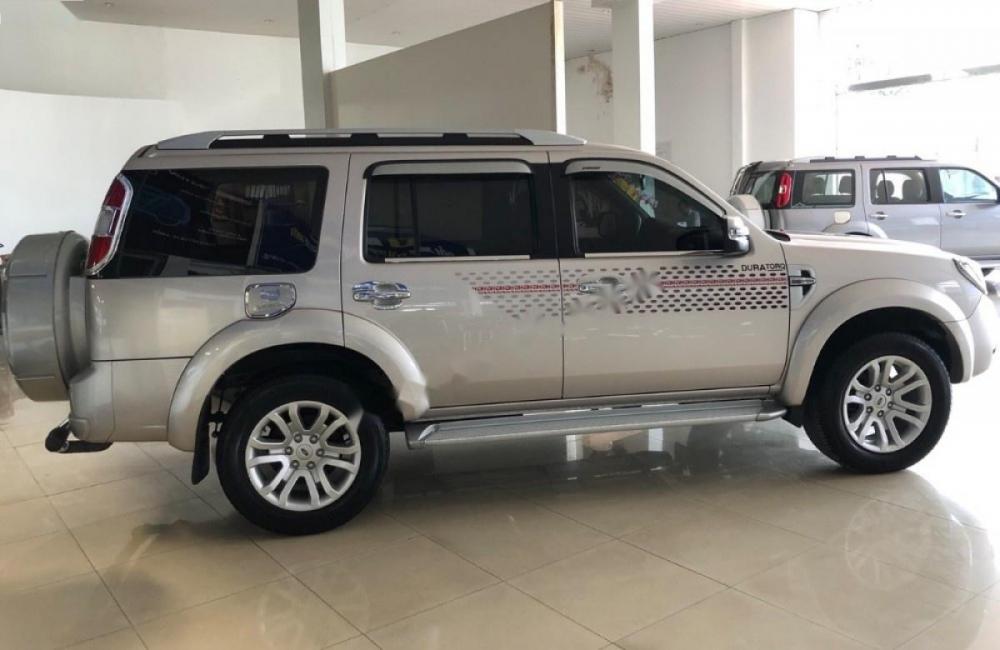 Ford Everest 2013 - Bán Ford Everest sản xuất năm 2013, màu vàng