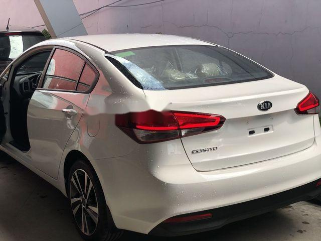 Kia Cerato 2018 - Bán ô tô Kia Cerato sản xuất năm 2018, màu trắng, giá tốt