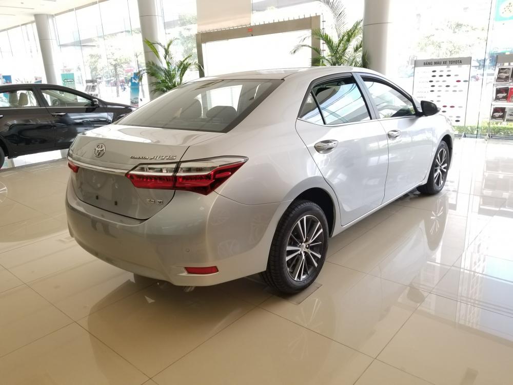 Toyota Corolla altis 2.0V Luxury 2018 - Bán Toyota Corolla Altis 2.0V Luxury đời 2017 - màu bạc - Hỗ trợ trả góp 90%, bảo hành chính hãng 3 năm/Hotline: 0898.16.8118