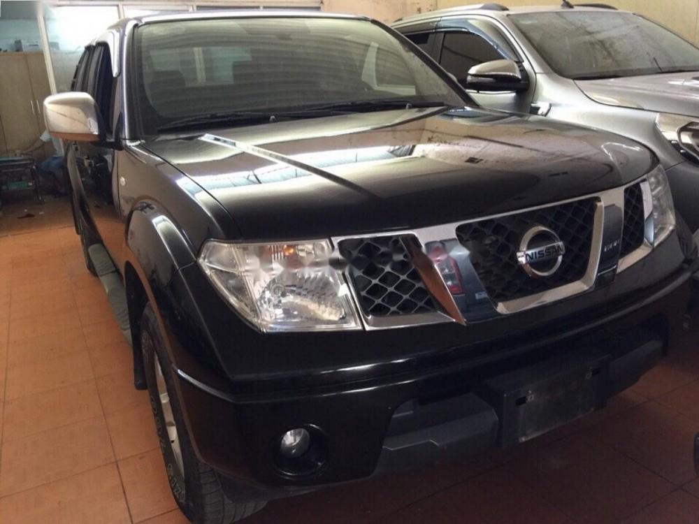 Nissan Navara LE 2.5MT 4WD 2013 - Bán ô tô Nissan Navara LE 2.5MT 4WD đời 2013, màu đen, xe nhập chính chủ