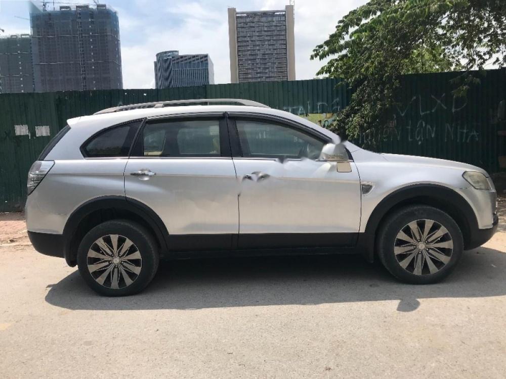 Chevrolet Captiva LT 2009 - Bán ô tô Chevrolet Captiva LT đời 2009, màu bạc số sàn